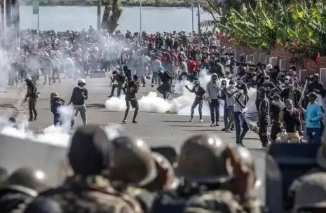 中国的这两个邻国，为何突然大打出手？